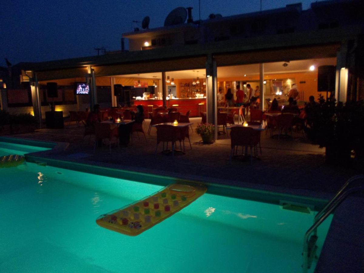 Kavos Central Esterno foto